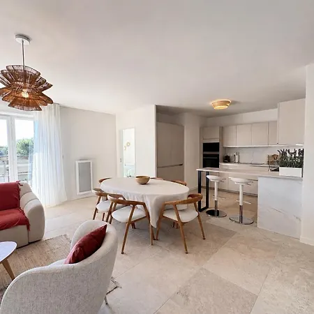 Apartment 82m2 6 People Terrace Air Conditioning Parking
