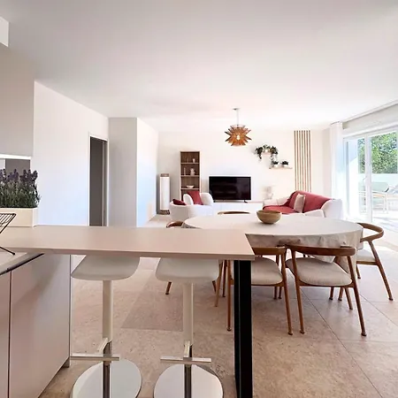 Apartment 82m2 6 People Terrace Air Conditioning Parking